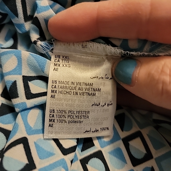 NWT JM Collection V Neck Top Size XXL Button Detail Roll Tab Sleeves Blue Geo - Picture 7 of 11